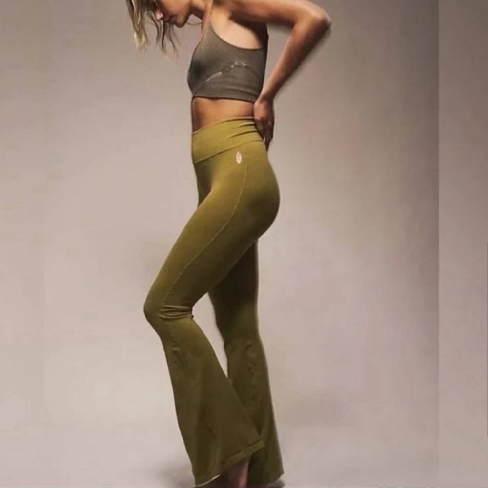 ✨ Free People Good Karma Flare Leggings – Olive Green – Size XS/S🧘♀️ - Picture 3 of 10